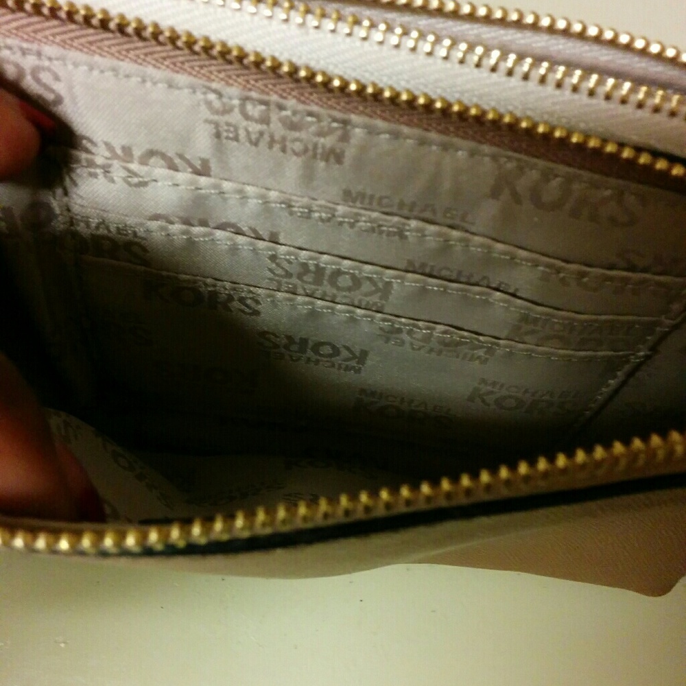 MK SATCHEL PURSE - Picture 3 of 4